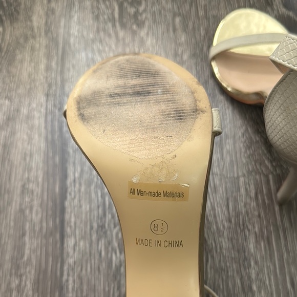 Glaze Women's Gold and Tan Heels - Picture 3 of 4